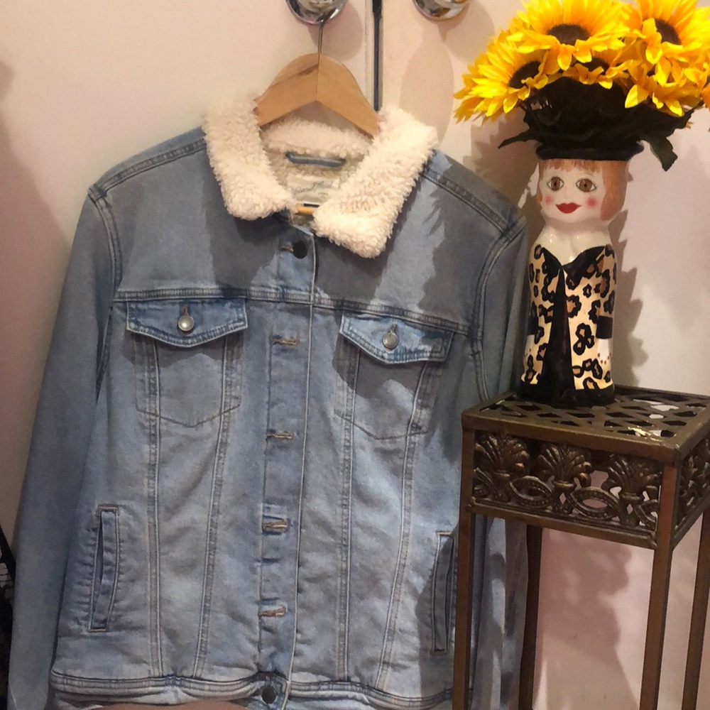 Sherpa lined denim jacket. xxl. 
Machine washable.